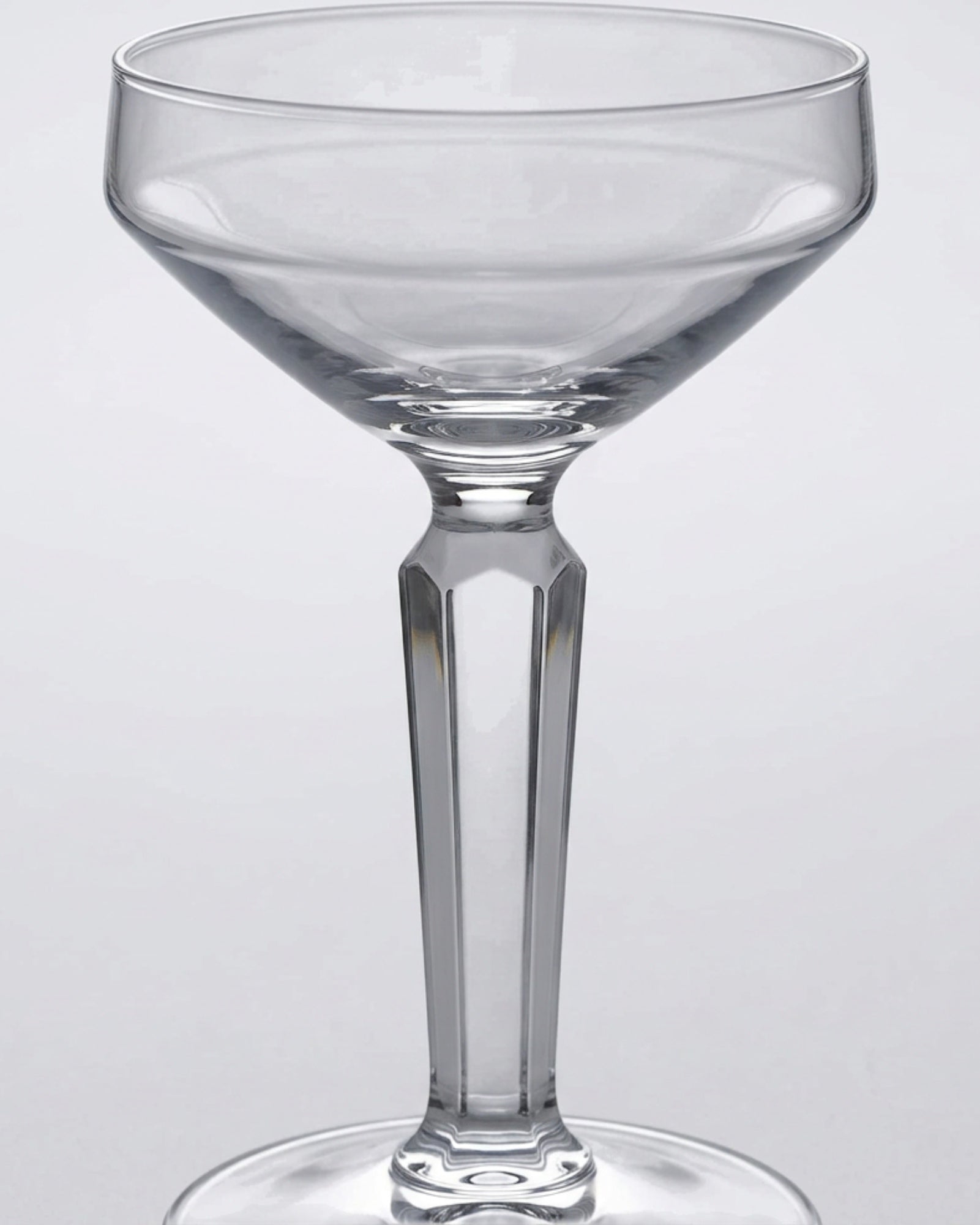 Xplvc Angular-Bowl Crystal Red Wine Glass Set of 4 Clear 16 oz - Detail view