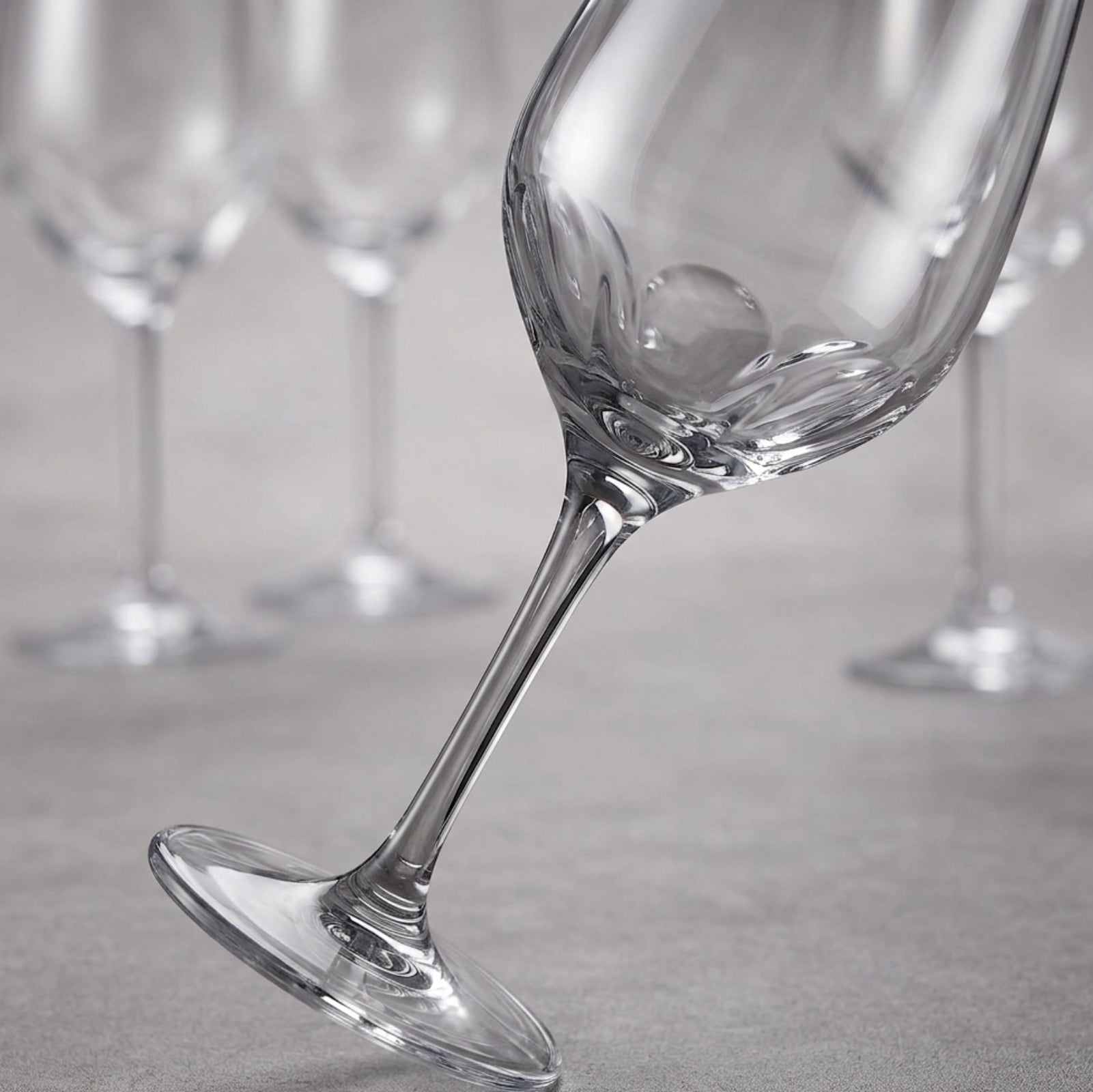 Xplvc Narelle Crystal Tulip Wine Glasses 19 oz Clear Set of 4 - Detail view