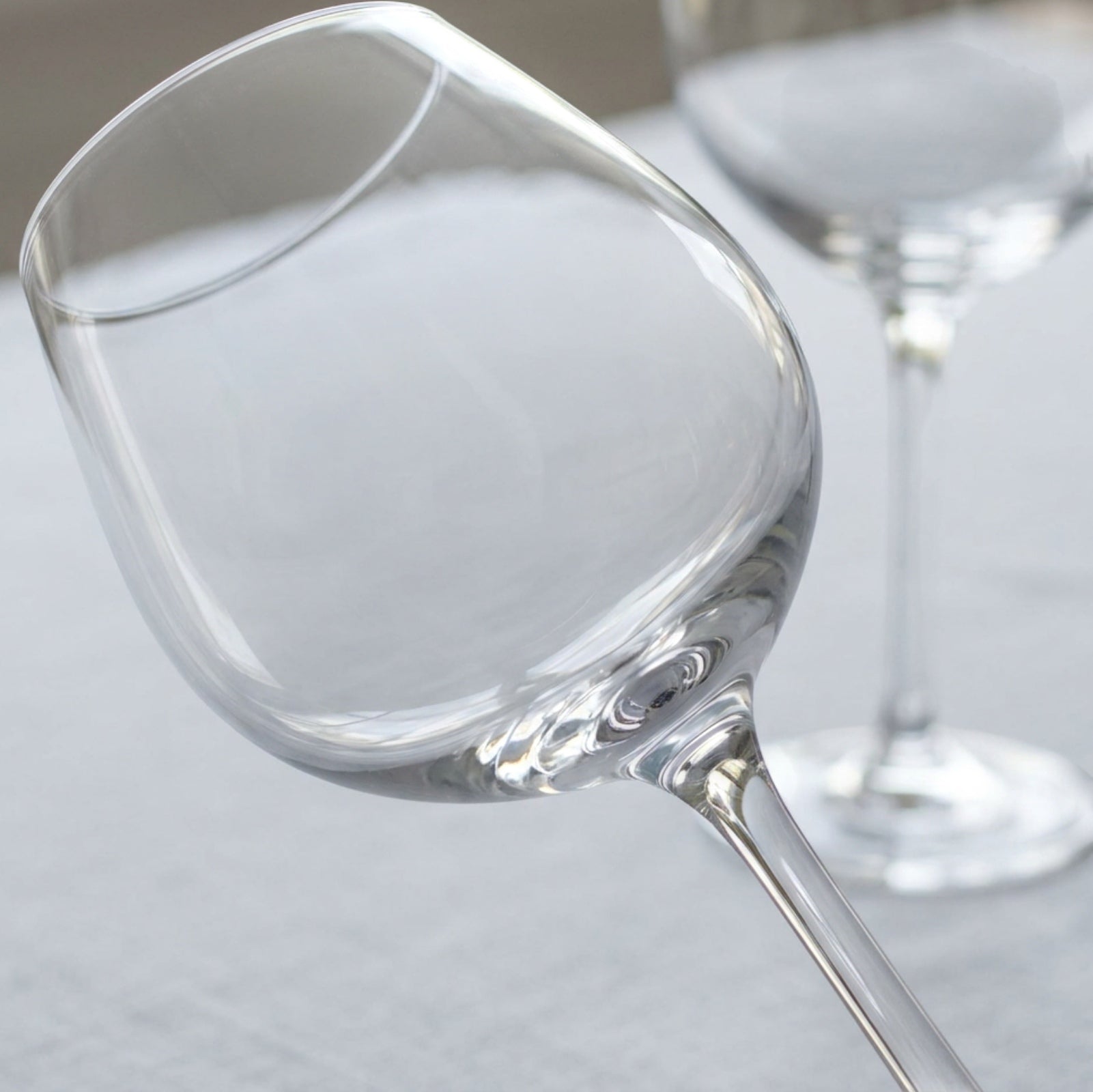 Xplvc Vintarc Crystal Burgundy Wine Glasses 22 oz Clear Set of 2 - Detail view